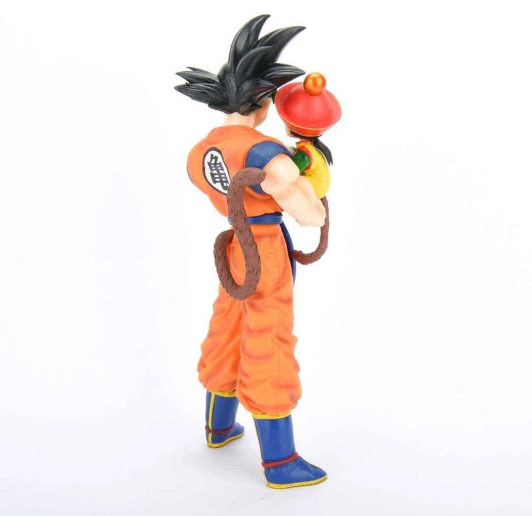 Goku holding young Gohan